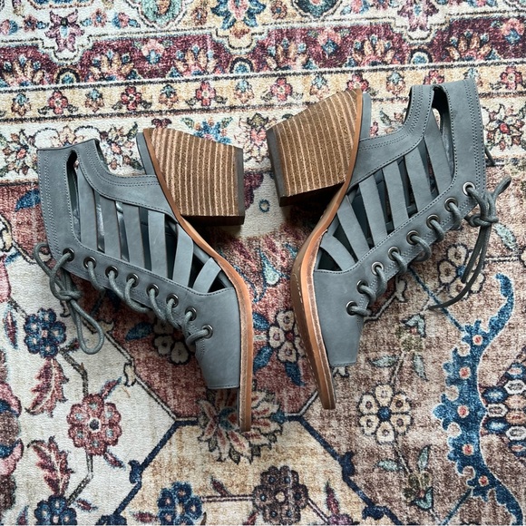 Vince Camuto olive green leather Lace-Up Block open toe Heel, size 7.5 - Picture 3 of 7